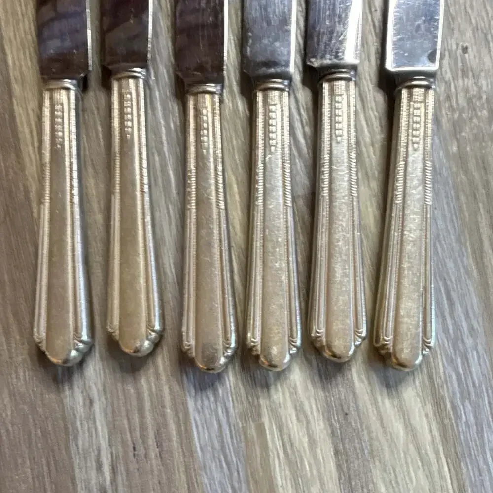 Holmes & Edwards Youth 1940 Inlaid Silverplate Grill Knives Set of 6 8.5